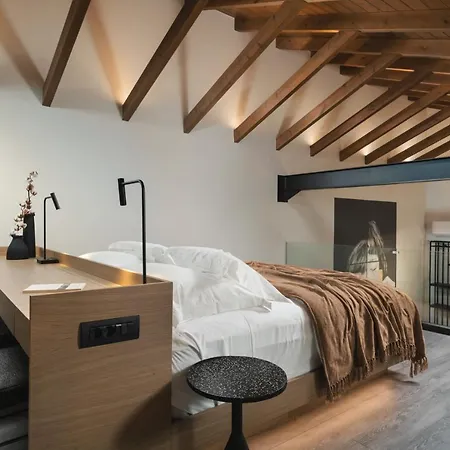 Urban Lofts Apartment *