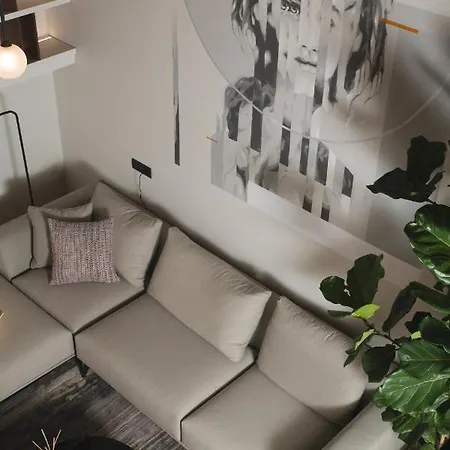 Urban Lofts Apartment *